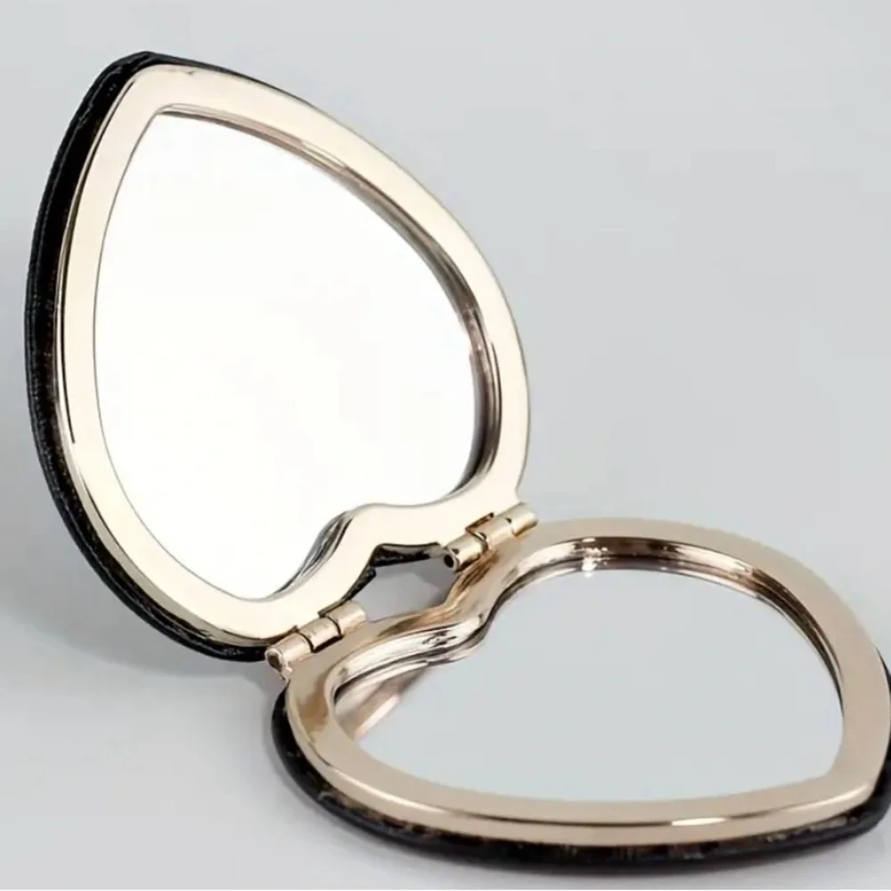 Heart-Shaped Black and Gold Compact Mirror With Bee 🐝 Accent NWT - Picture 2 of 2